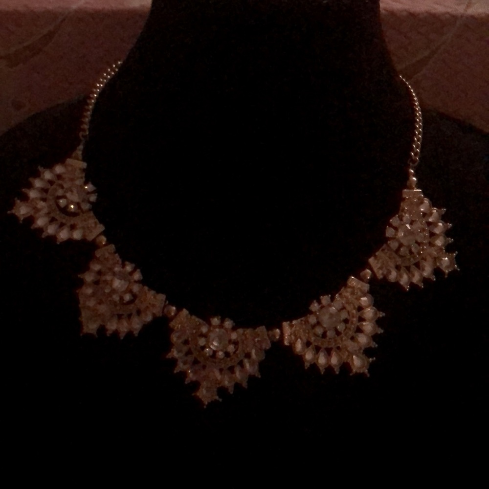 Rhinestone statement necklace - Picture 3 of 3